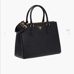 The Prada Galleria bag made of iconic Saffiano
leather in black.